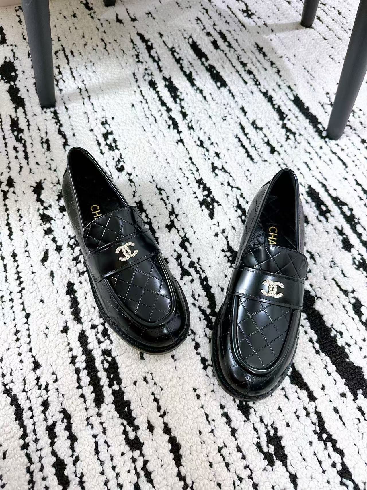 CHANE1 高品質ダブルCダイヤモンドバックルローファー【50％割引+送料無料】