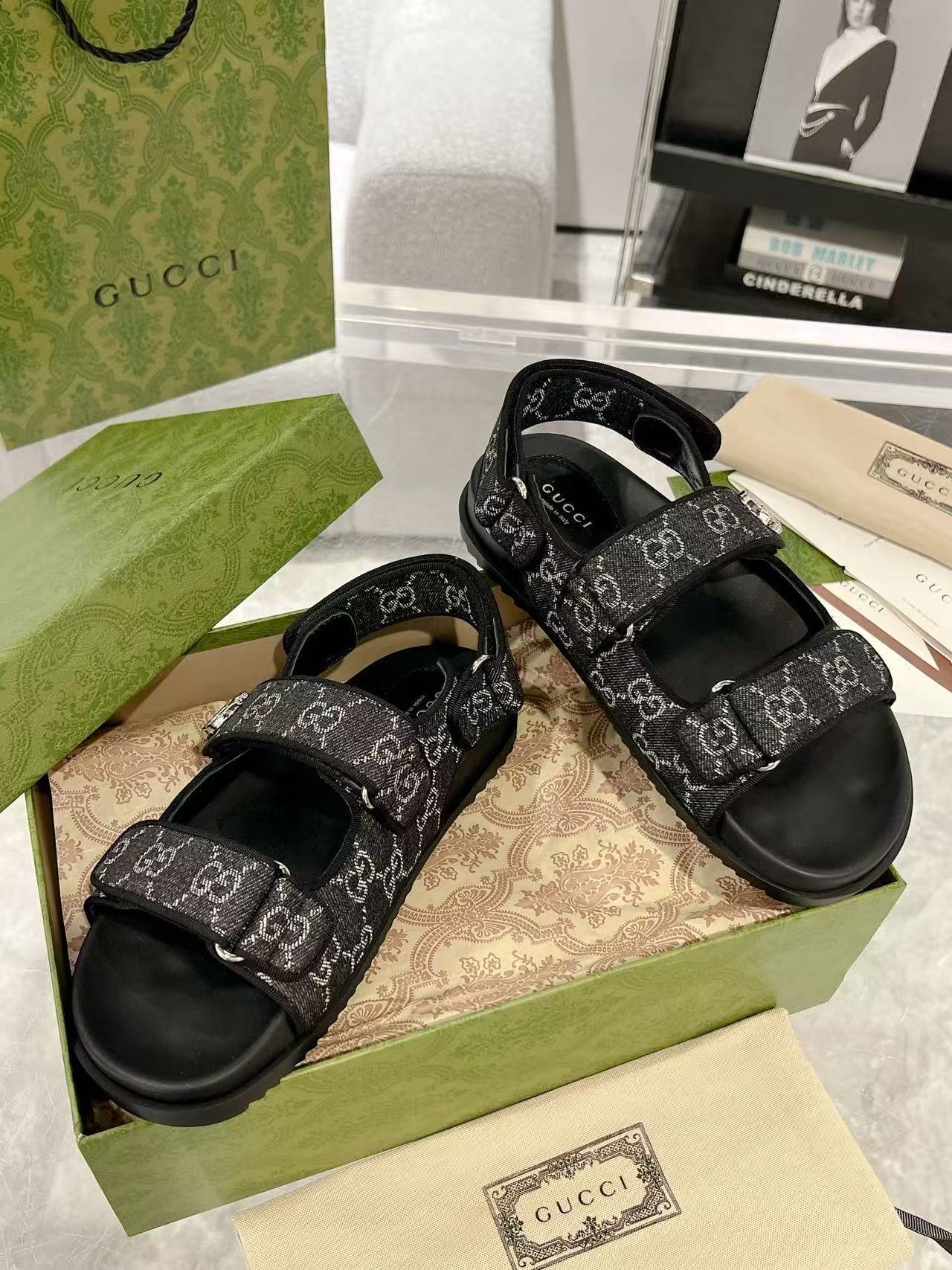 GUCC1 高品質ベルクロサンダル【50％割引+送料無料】