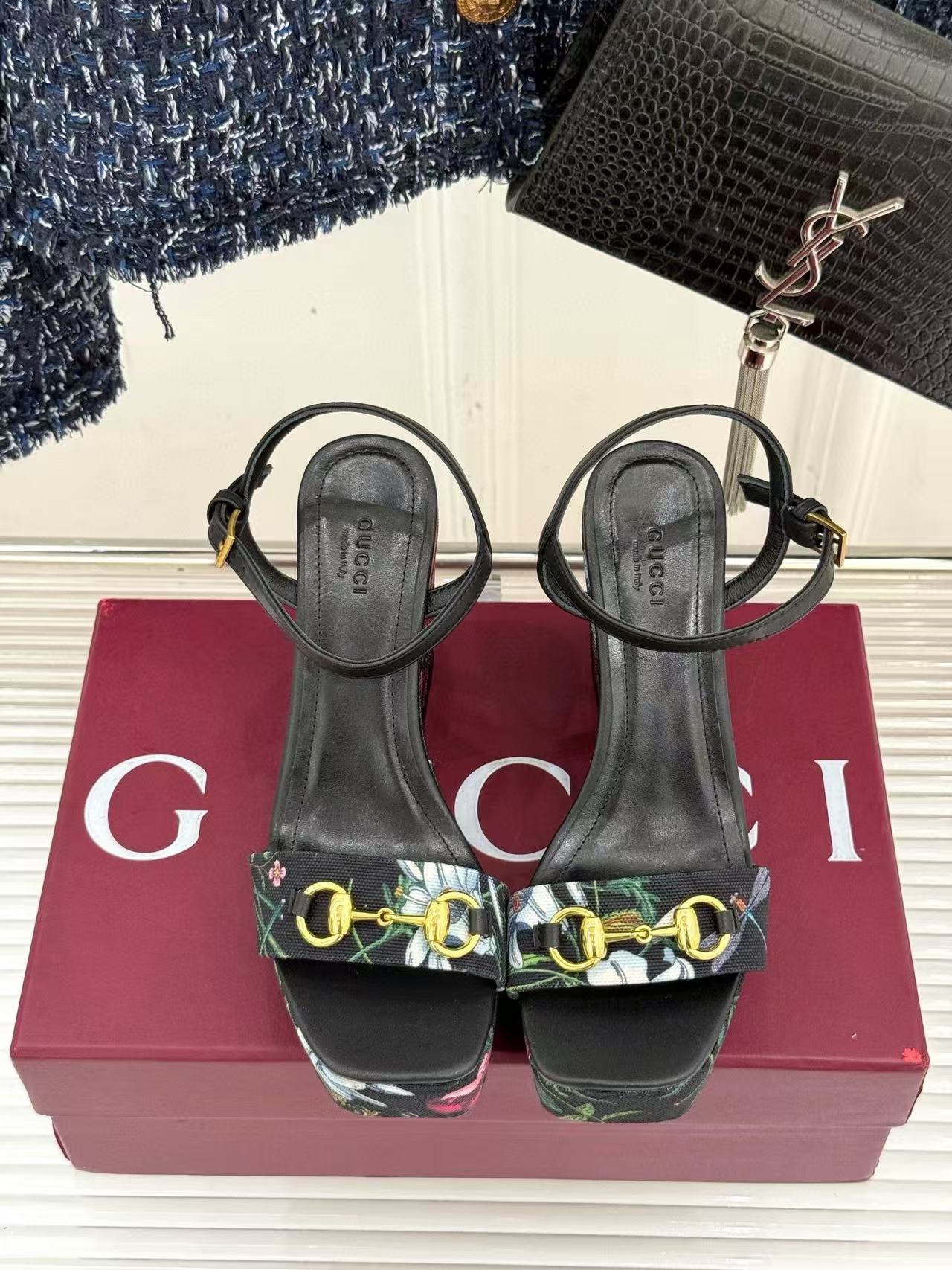 GUCC1 高品質プリント ホースビット ハイヒールサンダル【50％割引+送料無料】