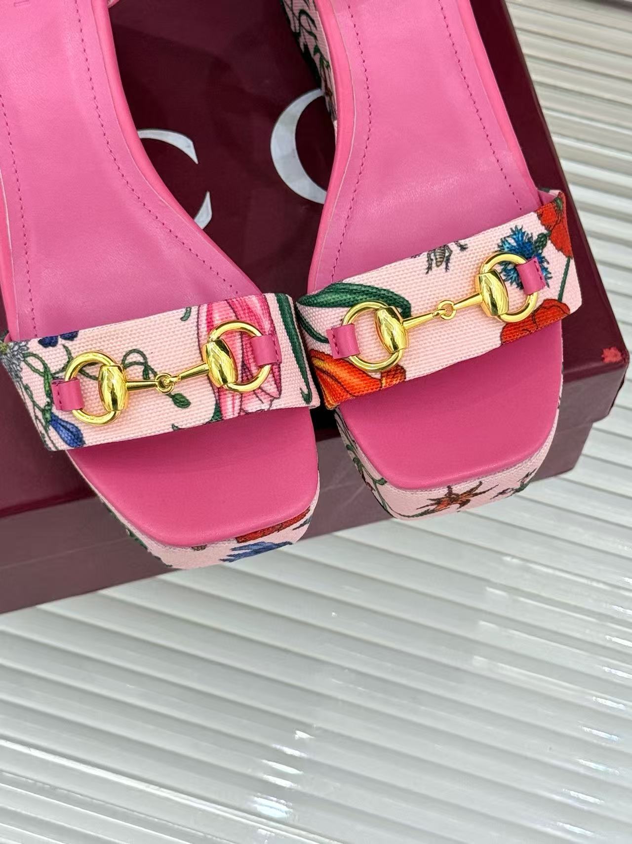 GUCC1 高品質プリント ホースビット ハイヒールサンダル【50％割引+送料無料】