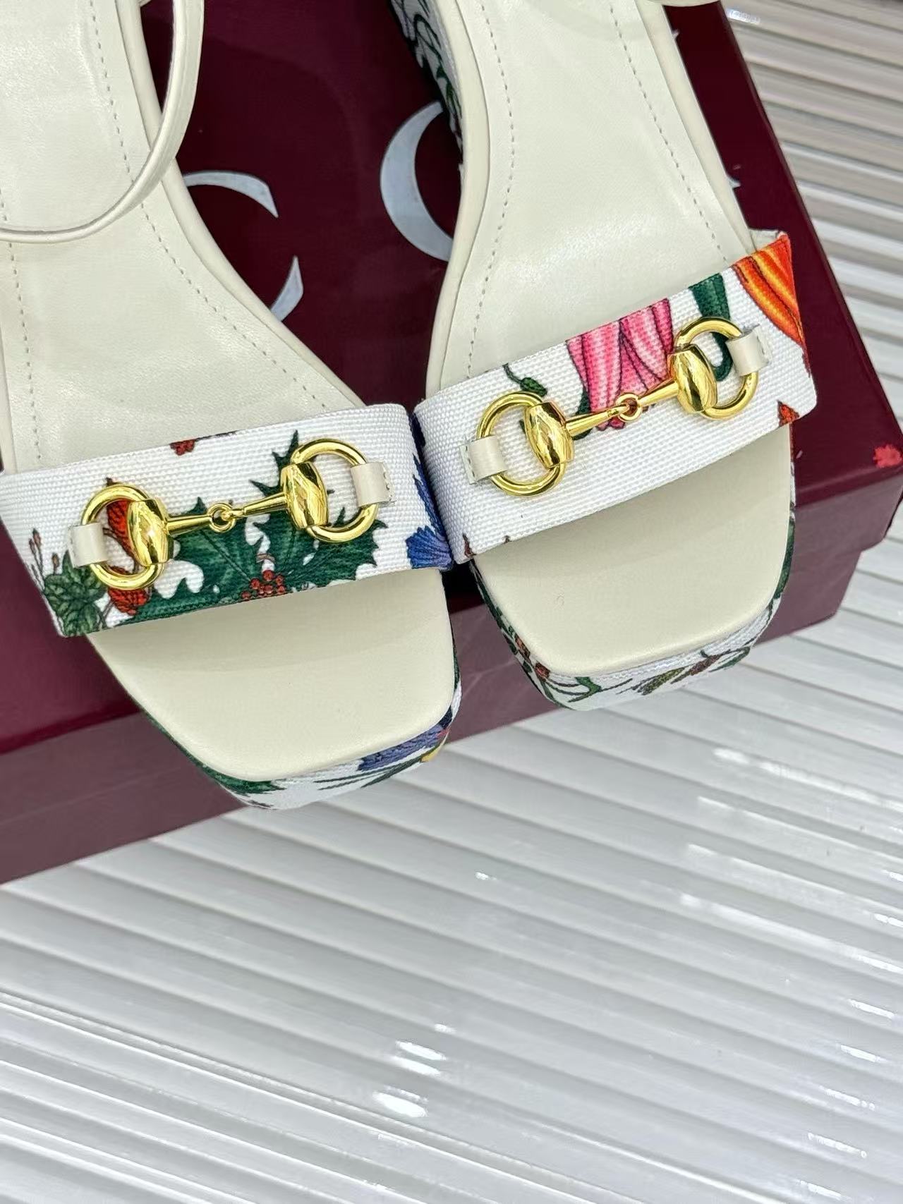 GUCC1 高品質プリント ホースビット ハイヒールサンダル【50％割引+送料無料】