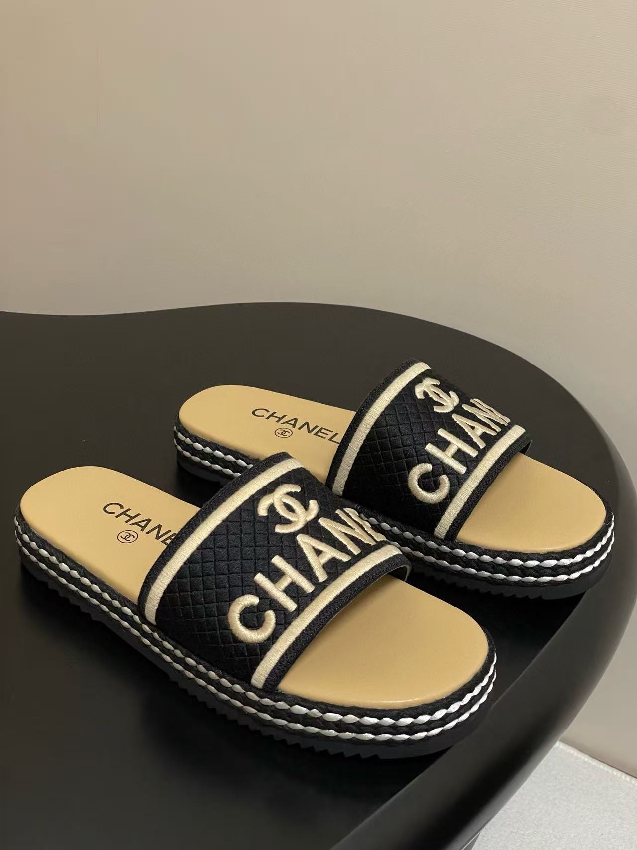 CHANE1 高品質織りダブルC文字厚底スリッパ【50％割引+送料無料】