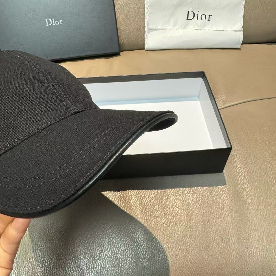 DI0R 刺繍文字入りベースボールキャップ【50％割引+送料無料】