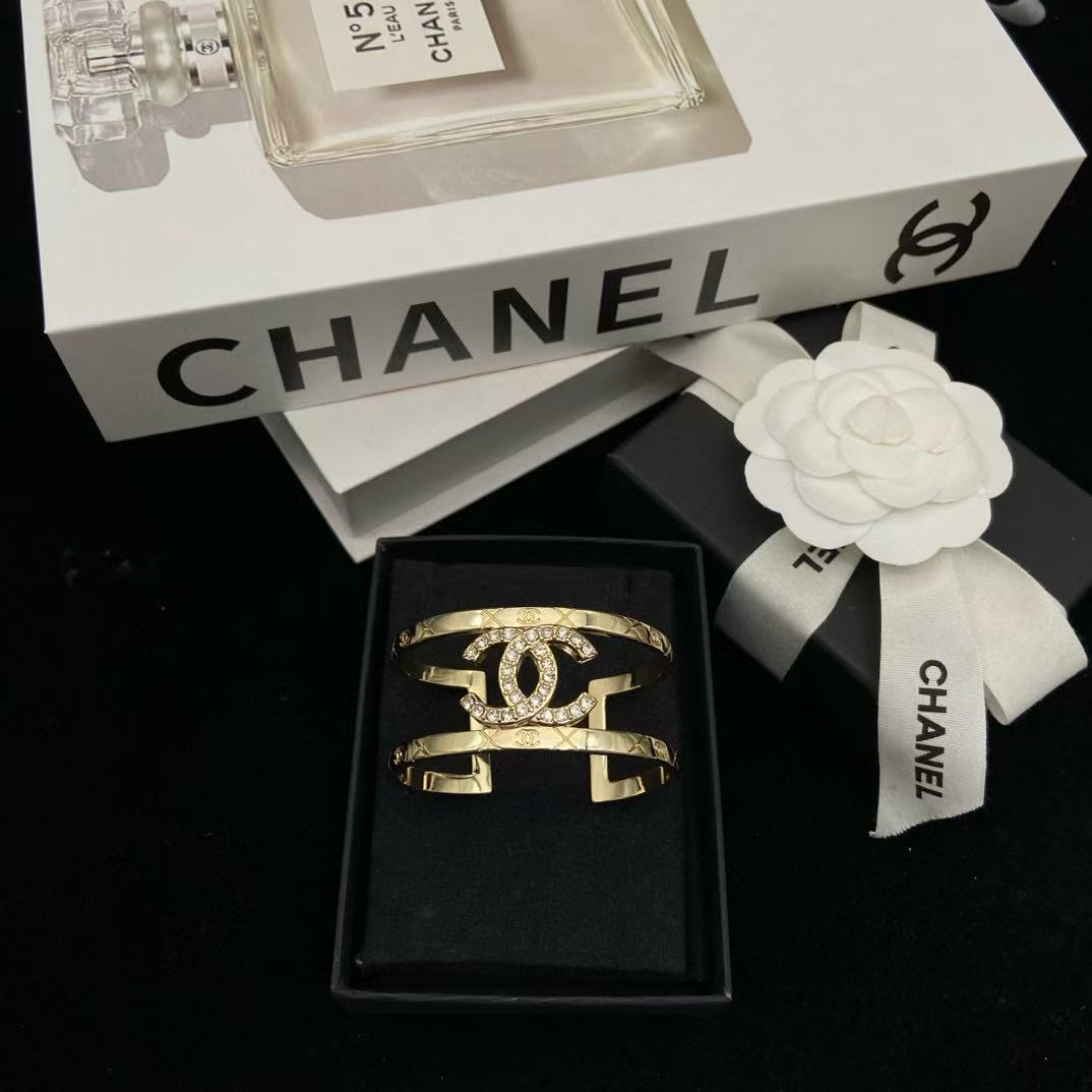 CHANE1 ダブルC ホローブレスレット【50％割引+送料無料】