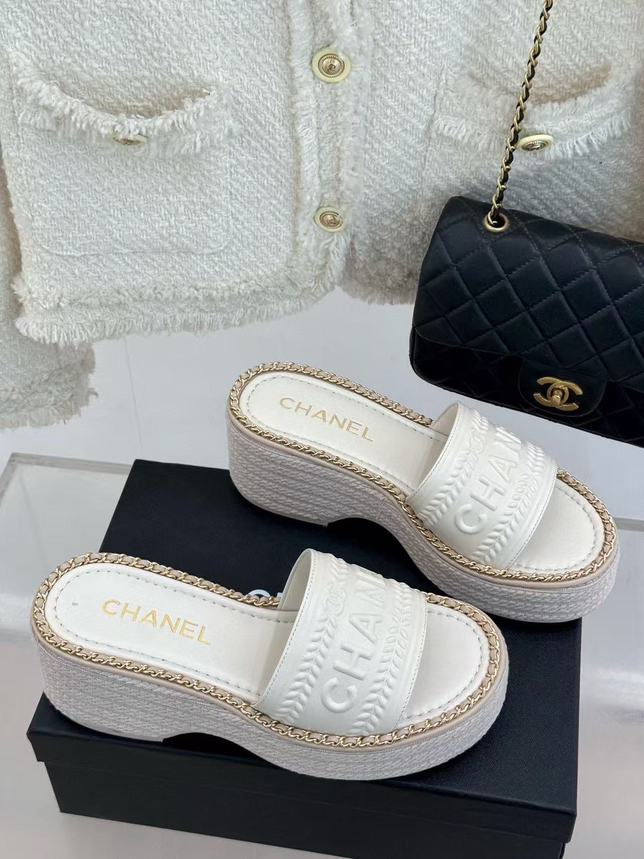 CHANE1 チェーンレター 厚底スリッパ【50％割引+送料無料】