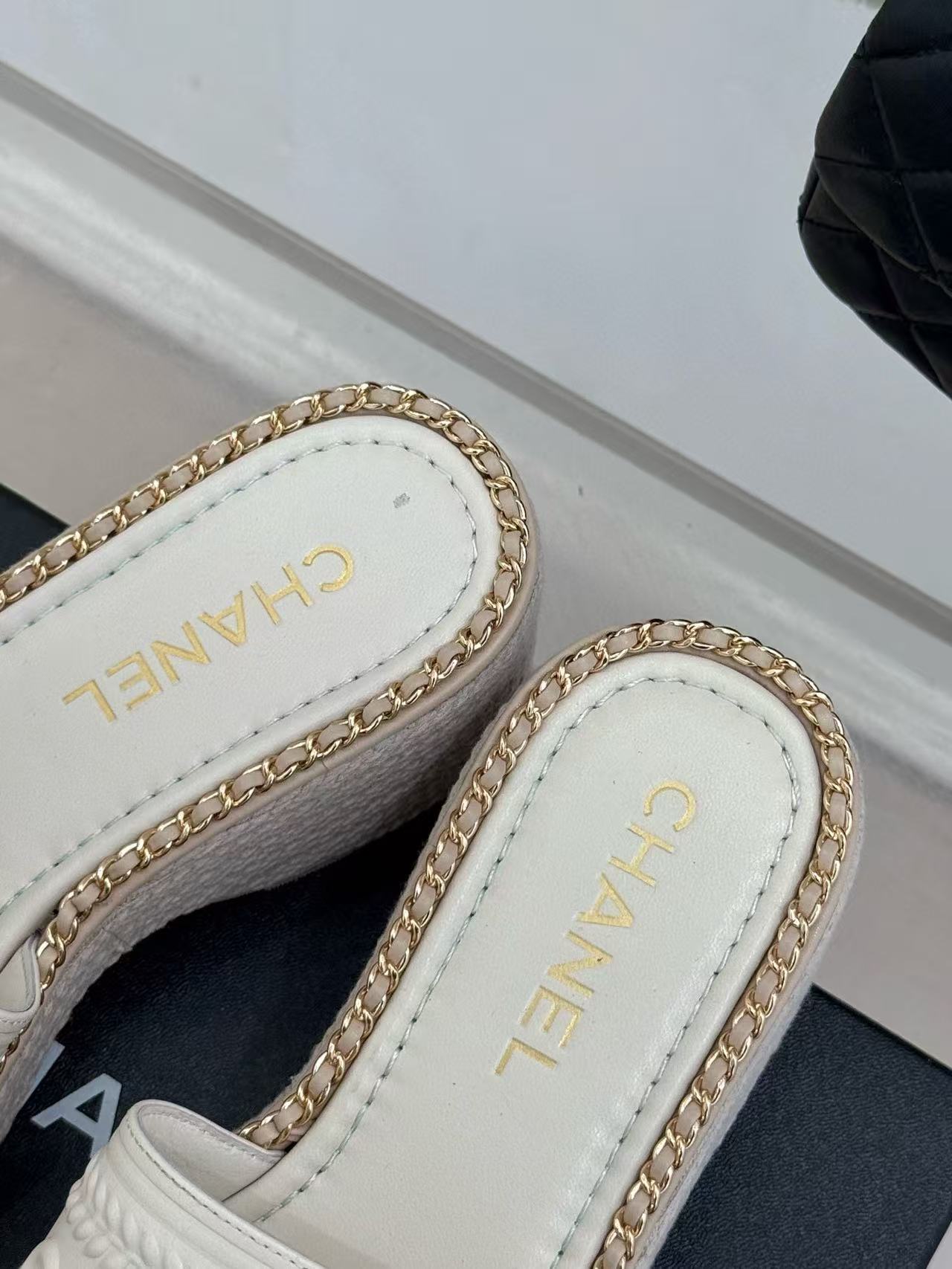 CHANE1 チェーンレター 厚底スリッパ【50％割引+送料無料】