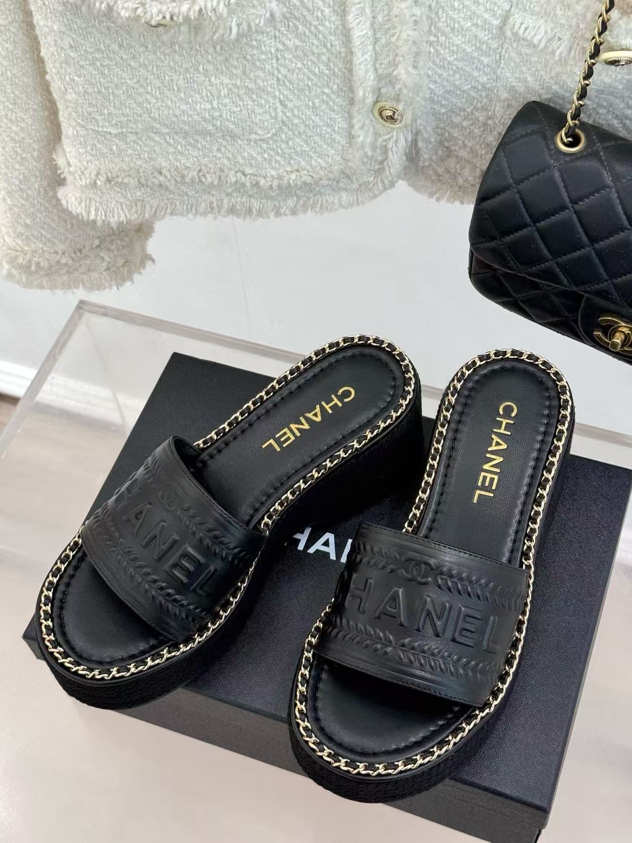 CHANE1 チェーンレター 厚底スリッパ【50％割引+送料無料】