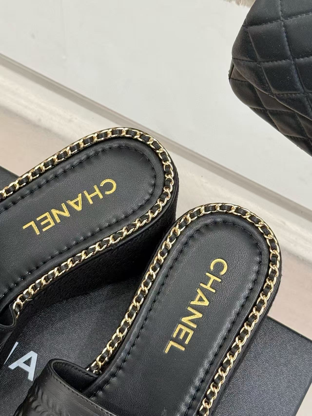 CHANE1 チェーンレター 厚底スリッパ【50％割引+送料無料】