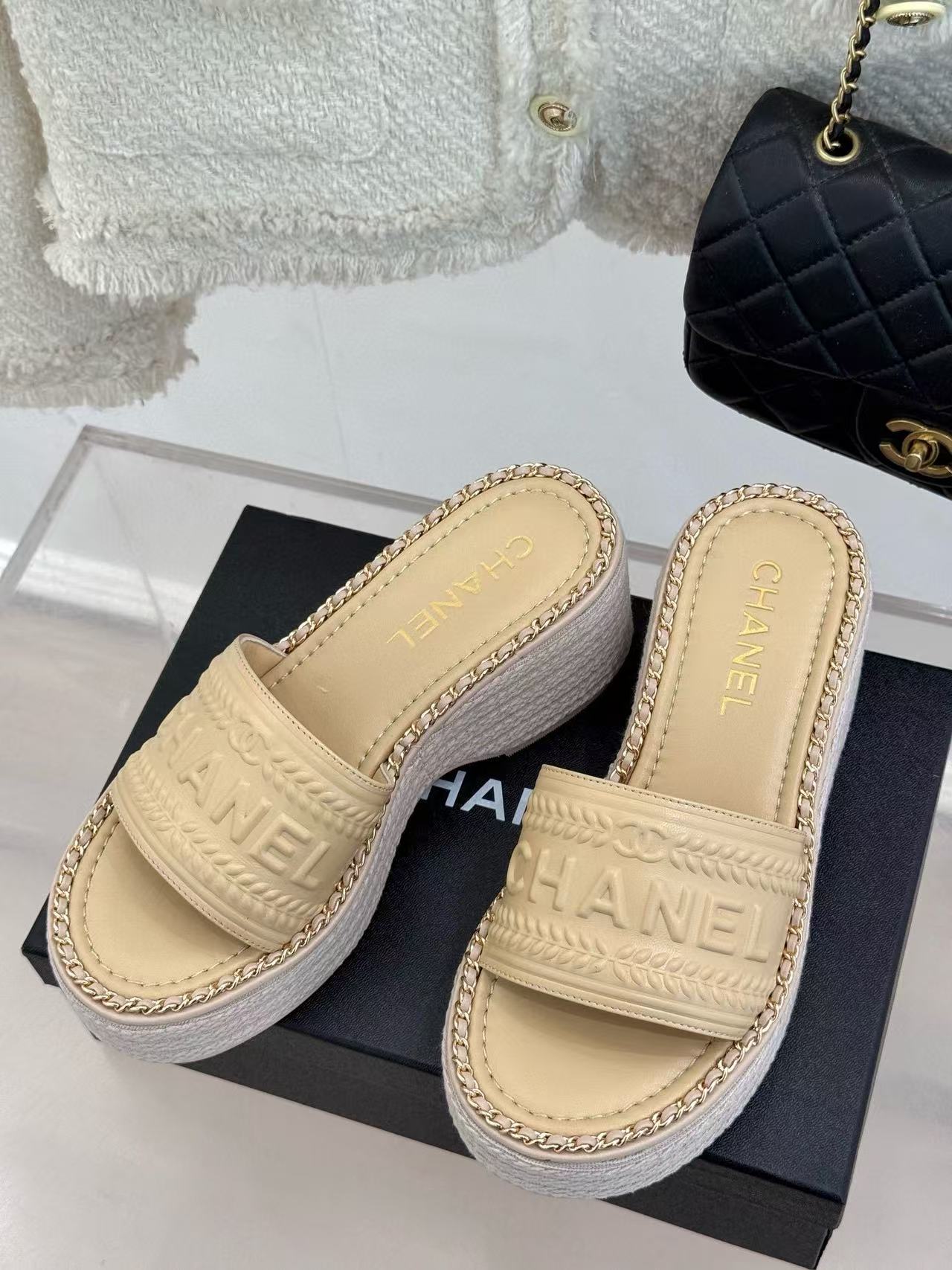 CHANE1 チェーンレター 厚底スリッパ【50％割引+送料無料】