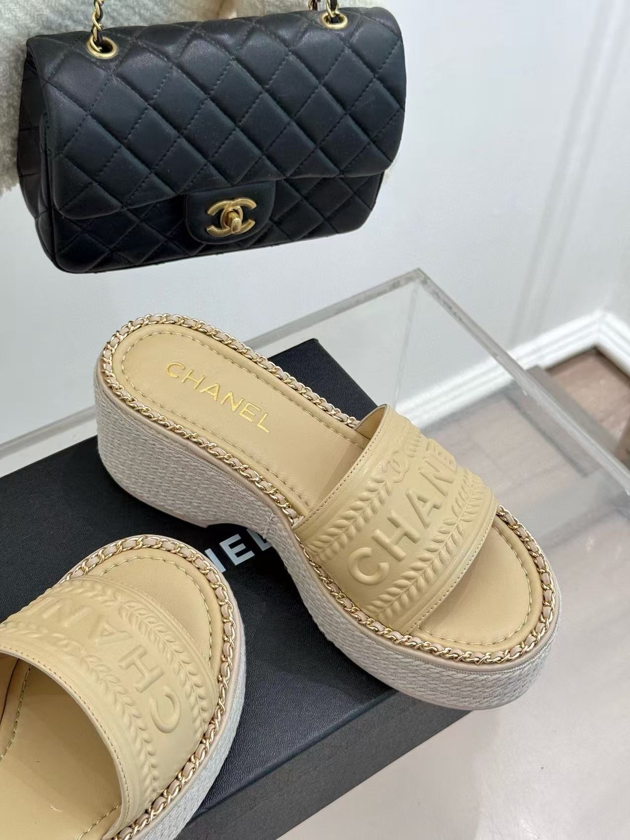 CHANE1 チェーンレター 厚底スリッパ【50％割引+送料無料】