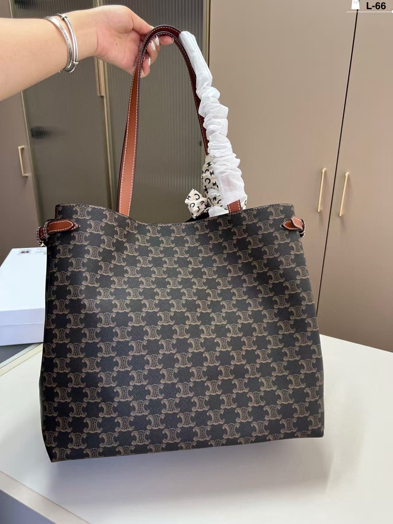 CEL1NE 凱旋門プリント ショッピングバッグ【50％割引+送料無料】