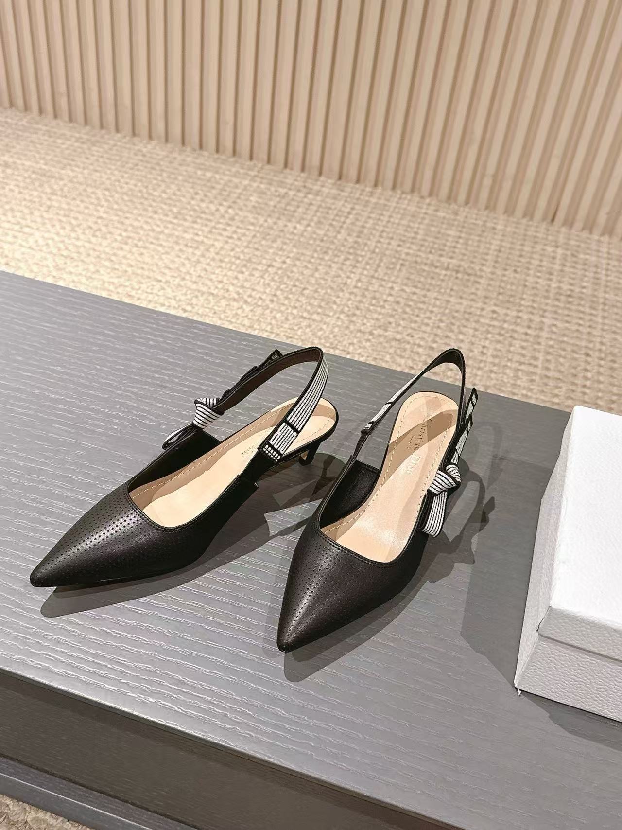 DI0R 高品質刺繍文字ローヒール【50％割引+送料無料】