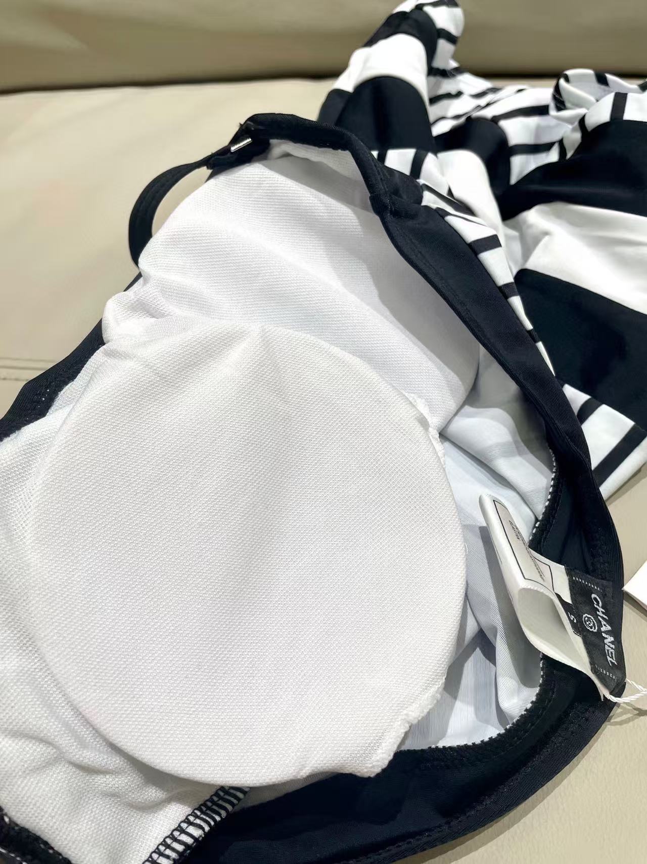 CHANE1 ブラック＆ホワイト ダブルC ワンピース水着【50％割引+送料無料】