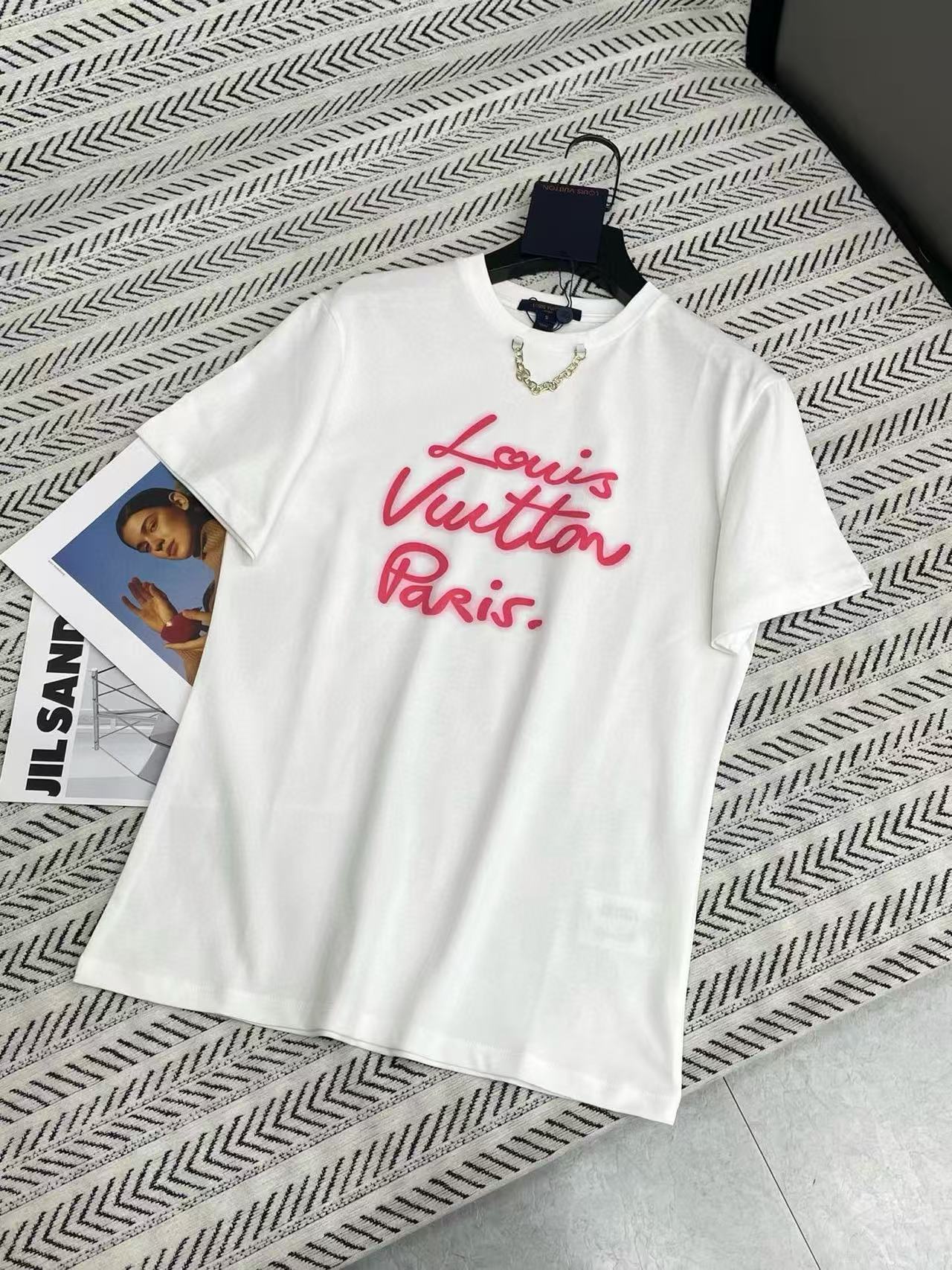 LVチェーングラフィティピンクレタープリントTシャツ【50％割引+送料無料】