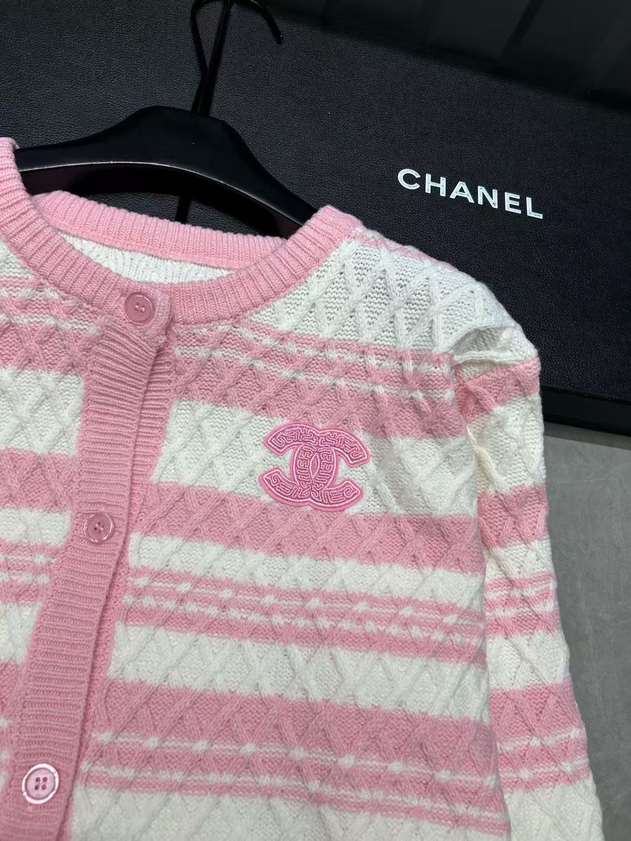 CHANE1 ダブルC ピンク＆ホワイト ウールカーディガン【50％割引+送料無料】