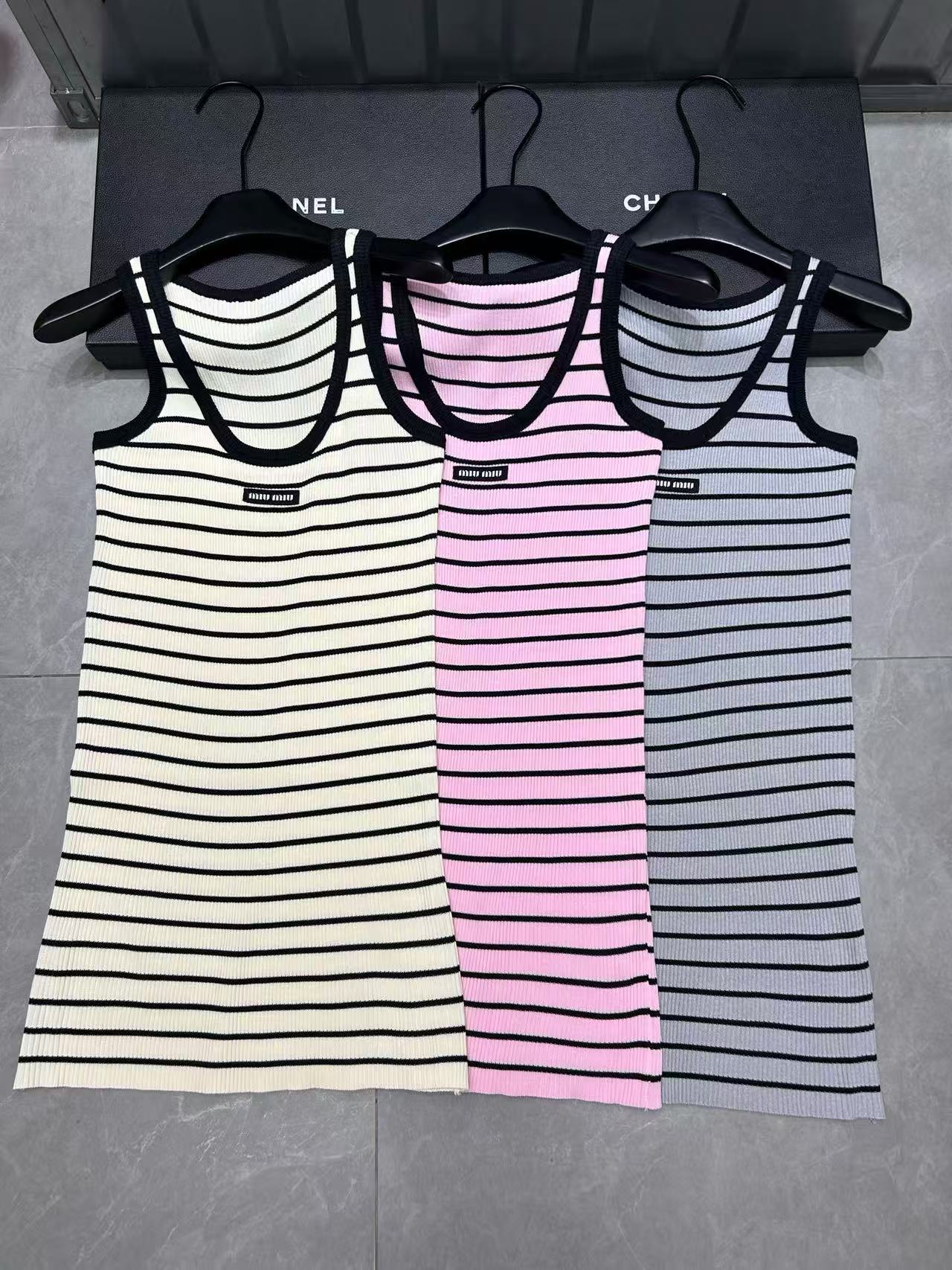 M1UM1U ストライプ柄シンプルノースリーブワンピース【50％割引+送料無料】