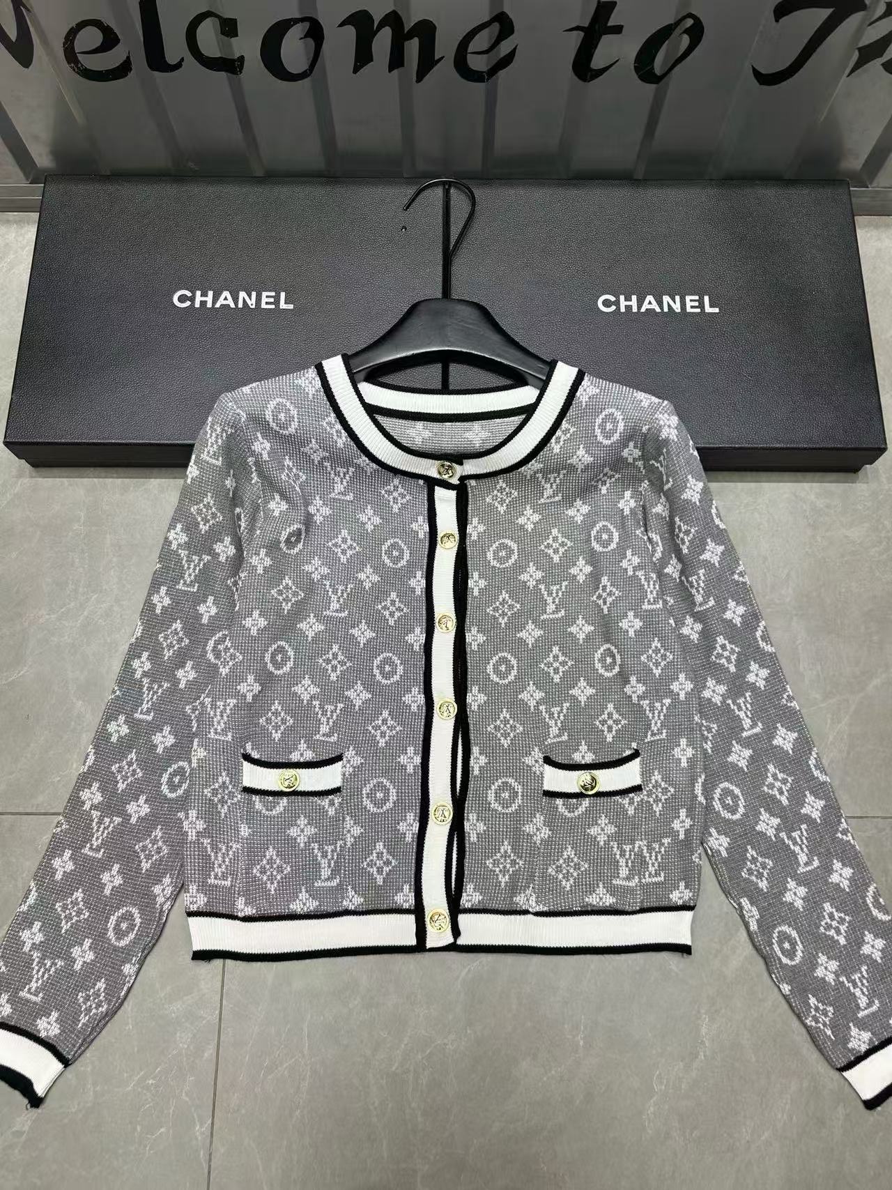 LVメタルボタンプリントウールカーディガン【50％割引+送料無料】