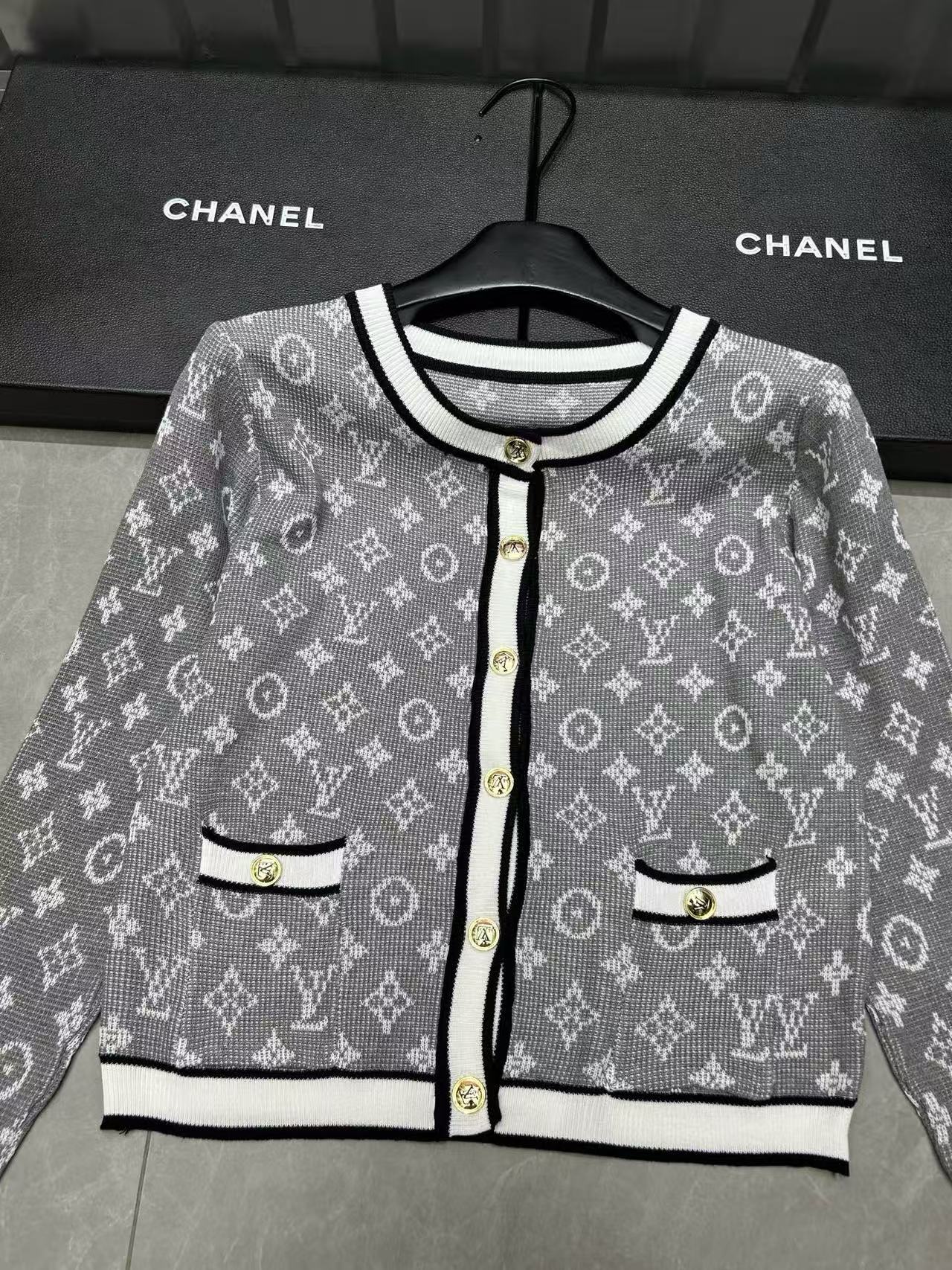 LVメタルボタンプリントウールカーディガン【50％割引+送料無料】