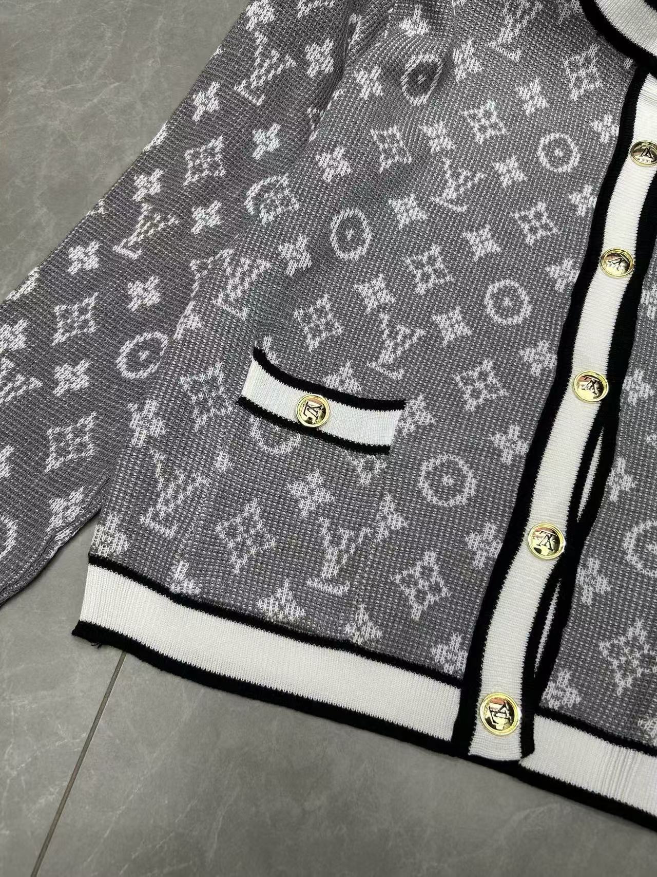 LVメタルボタンプリントウールカーディガン【50％割引+送料無料】