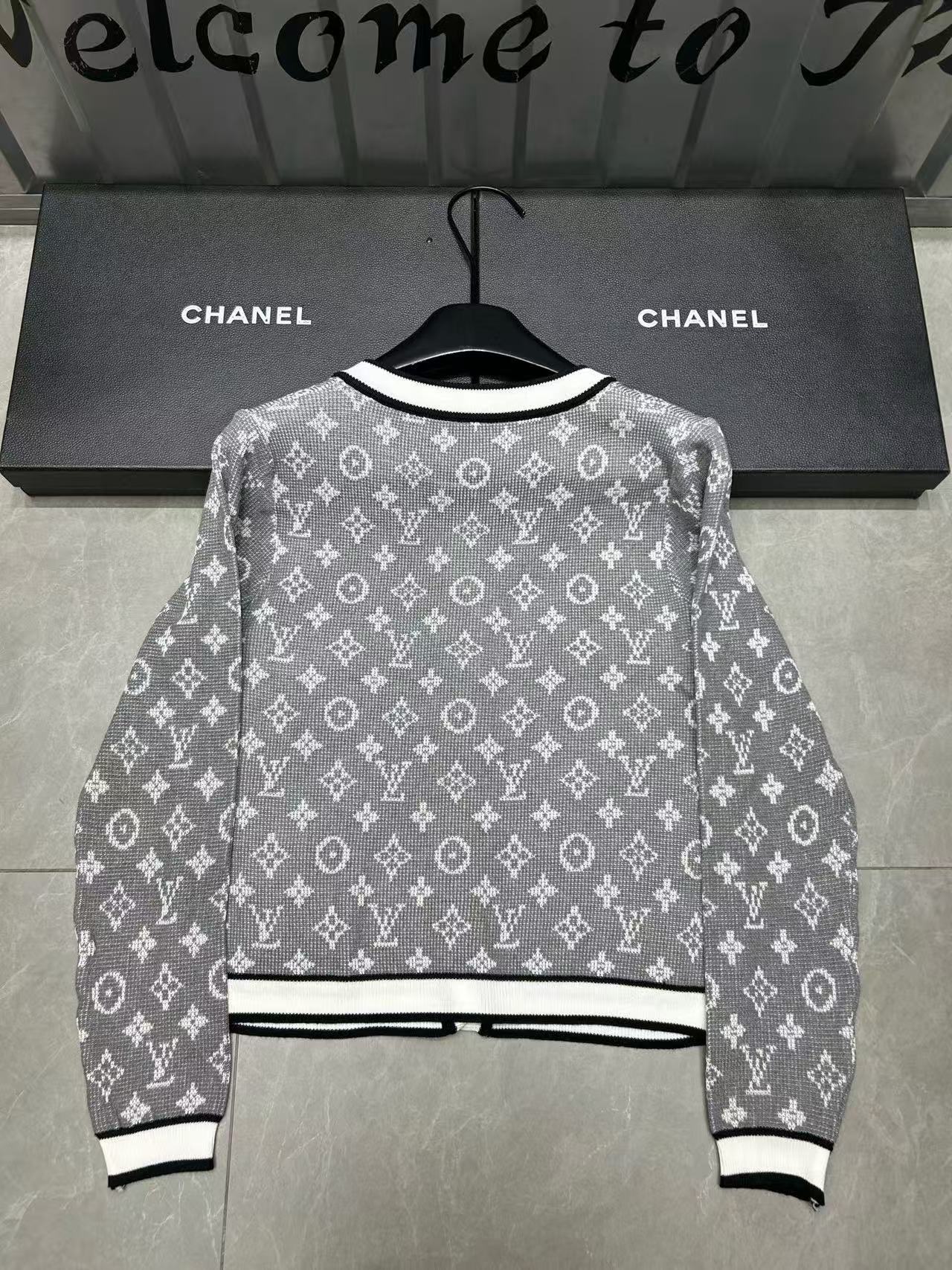 LVメタルボタンプリントウールカーディガン【50％割引+送料無料】