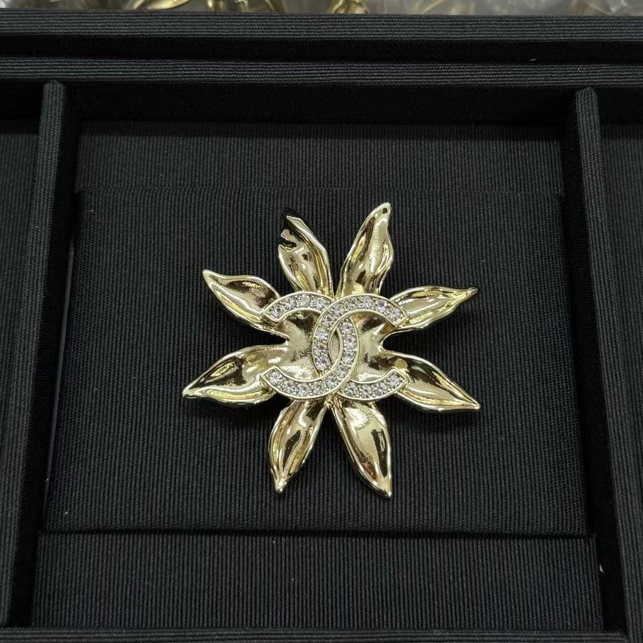 CHANE1 ひまわりダブルCブローチ【50％割引+送料無料】