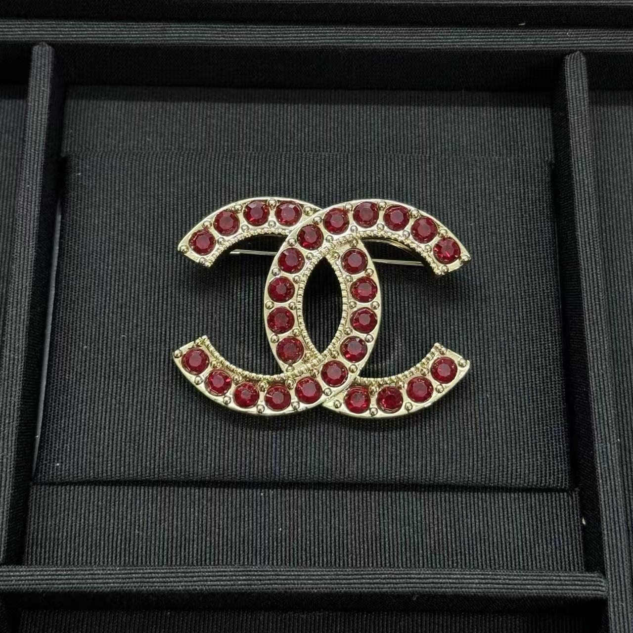 CHANE1 ダブルCルビーブローチ【50％割引+送料無料】
