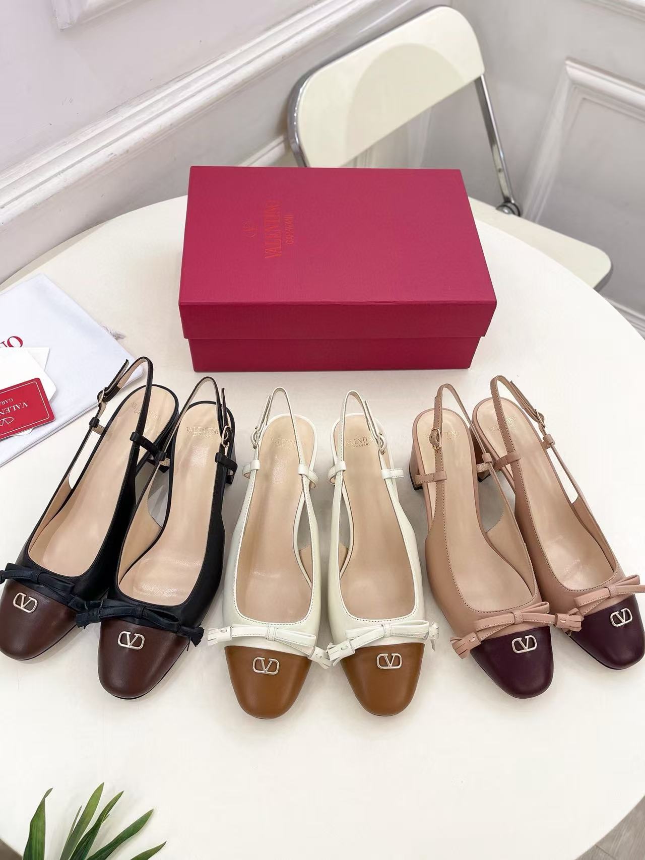 VALENT1NO 高品質スクエアトゥローヒール【50％割引+送料無料】