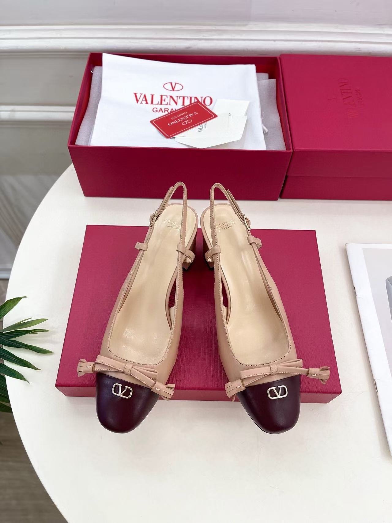 VALENT1NO 高品質スクエアトゥローヒール【50％割引+送料無料】