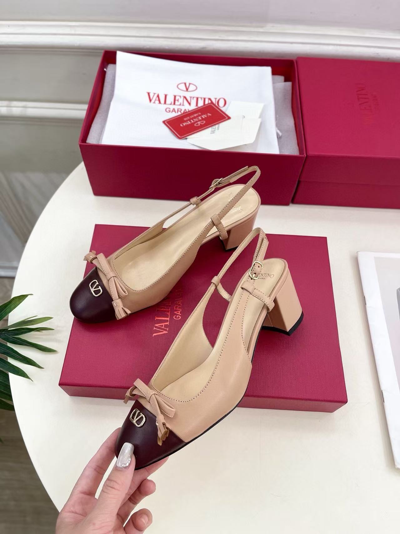VALENT1NO 高品質スクエアトゥローヒール【50％割引+送料無料】