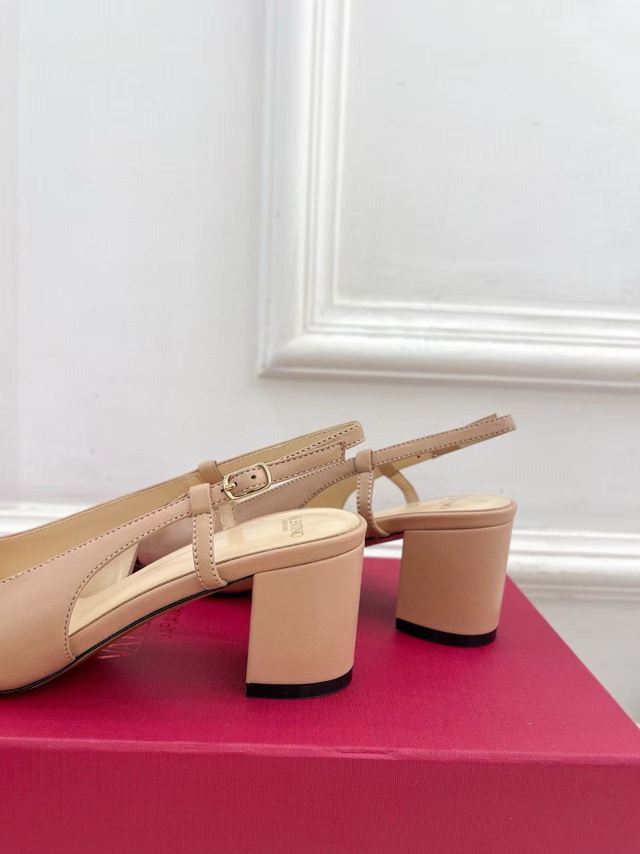 VALENT1NO 高品質スクエアトゥローヒール【50％割引+送料無料】