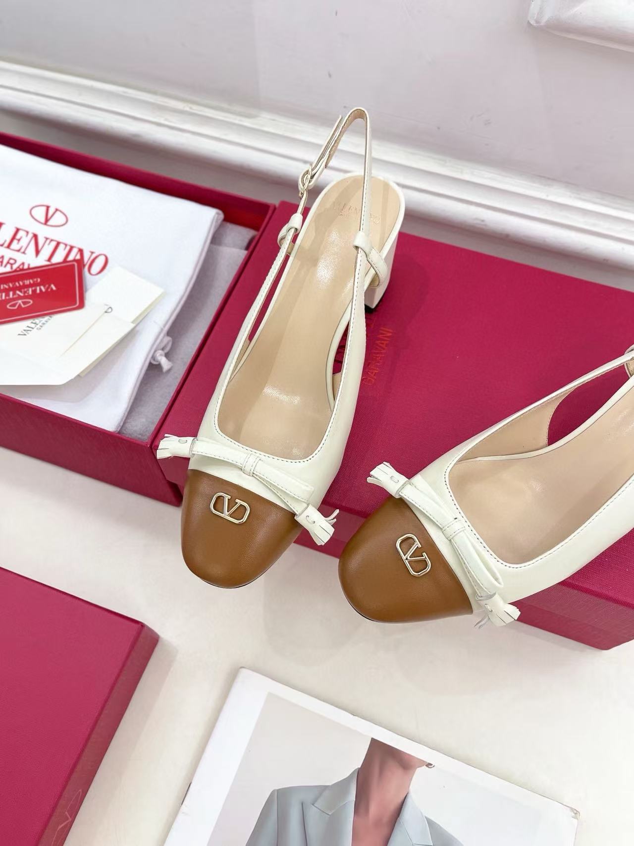 VALENT1NO 高品質スクエアトゥローヒール【50％割引+送料無料】