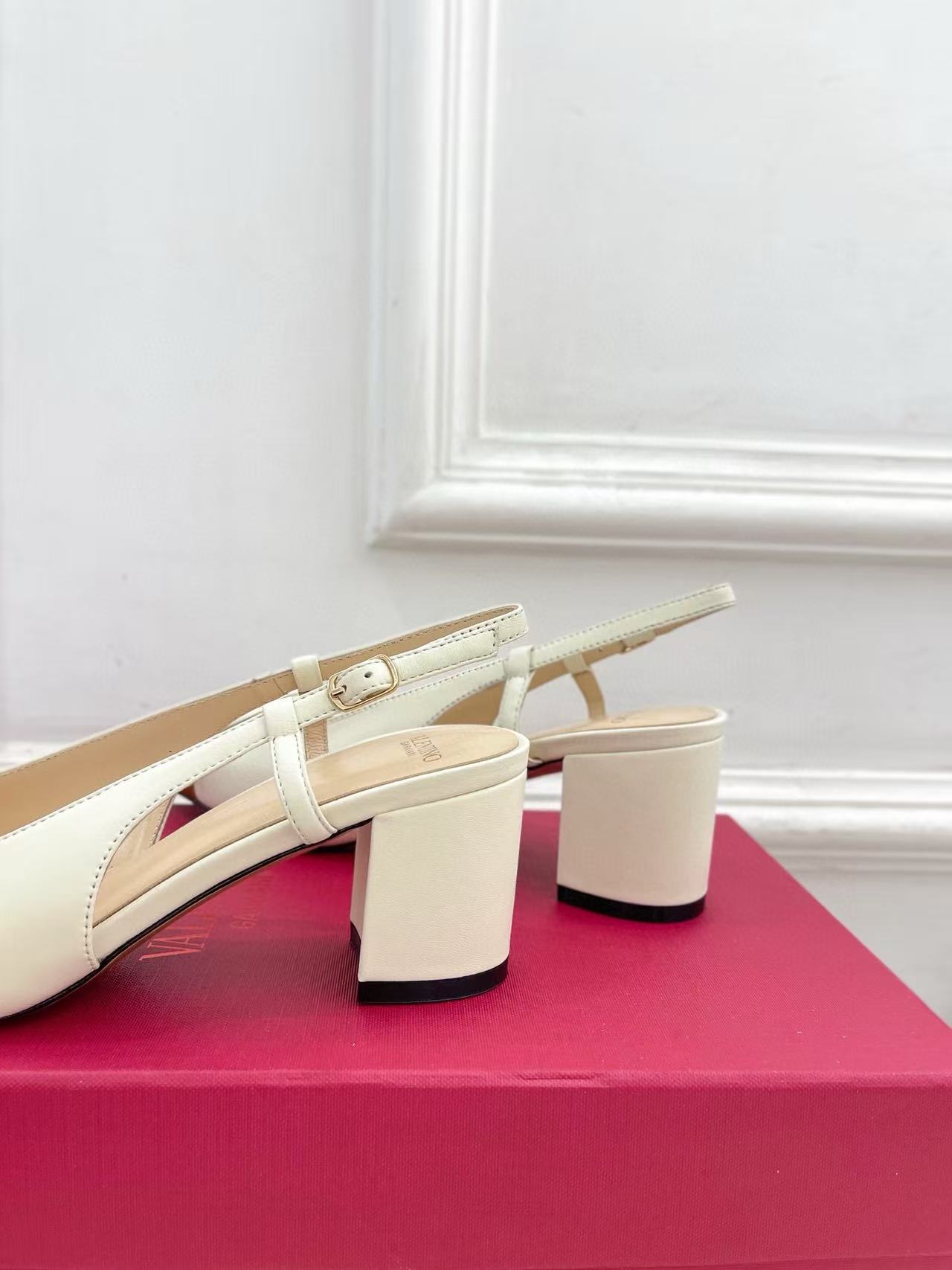 VALENT1NO 高品質スクエアトゥローヒール【50％割引+送料無料】