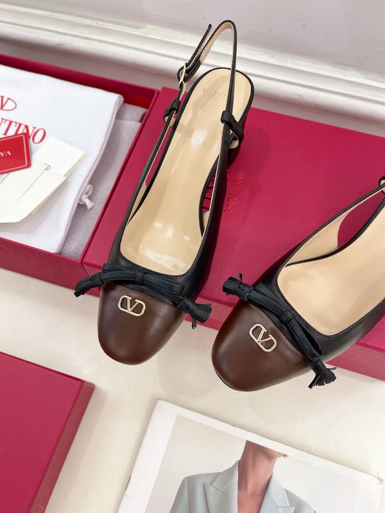 VALENT1NO 高品質スクエアトゥローヒール【50％割引+送料無料】