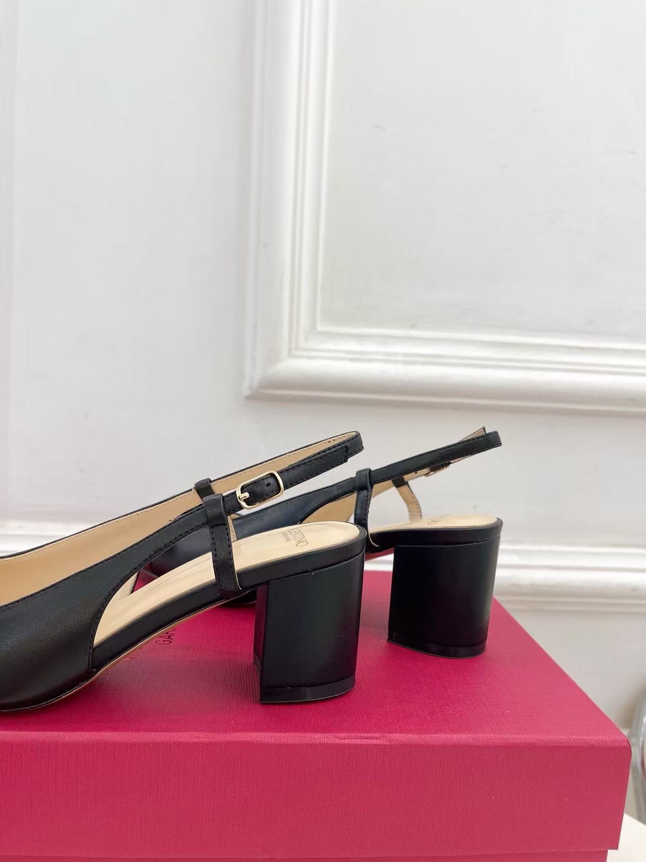 VALENT1NO 高品質スクエアトゥローヒール【50％割引+送料無料】