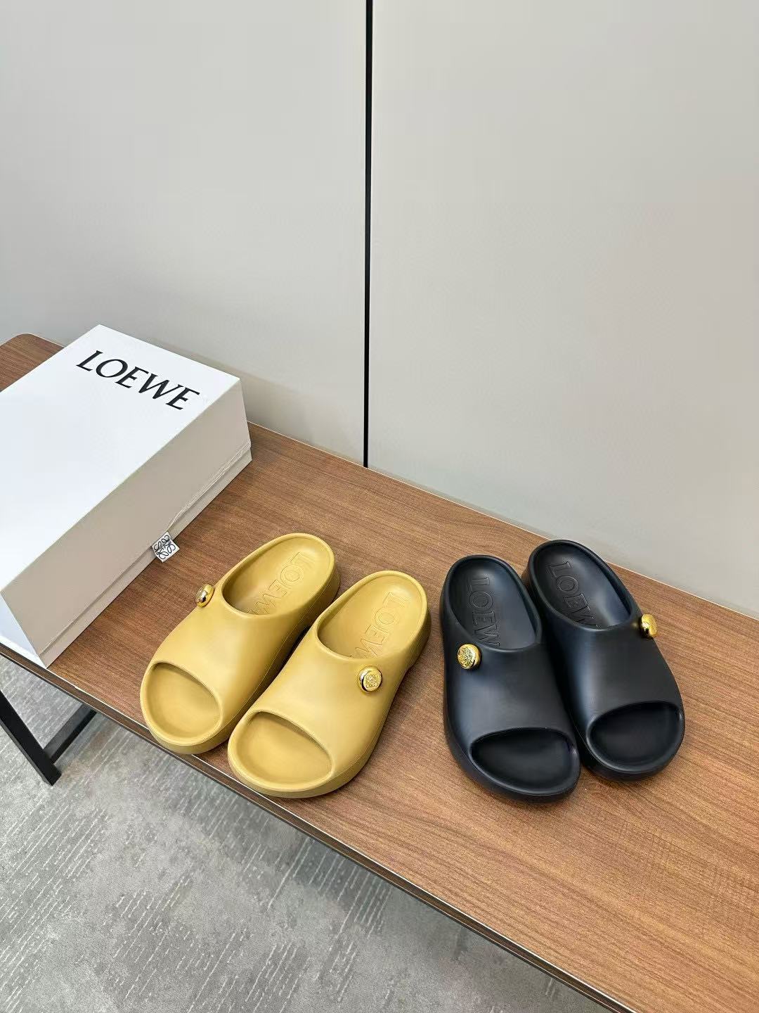 L0WEWの高品質ビーチスリッパ【50％割引+送料無料】