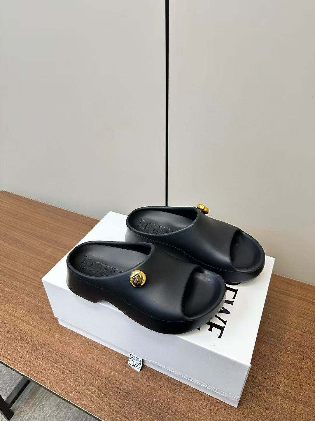 L0WEWの高品質ビーチスリッパ【50％割引+送料無料】