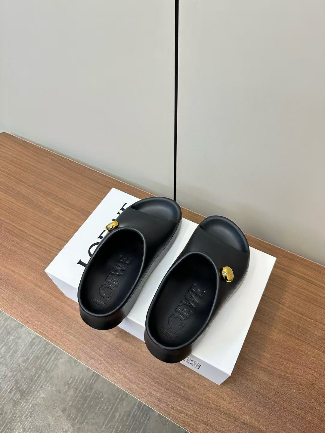 L0WEWの高品質ビーチスリッパ【50％割引+送料無料】