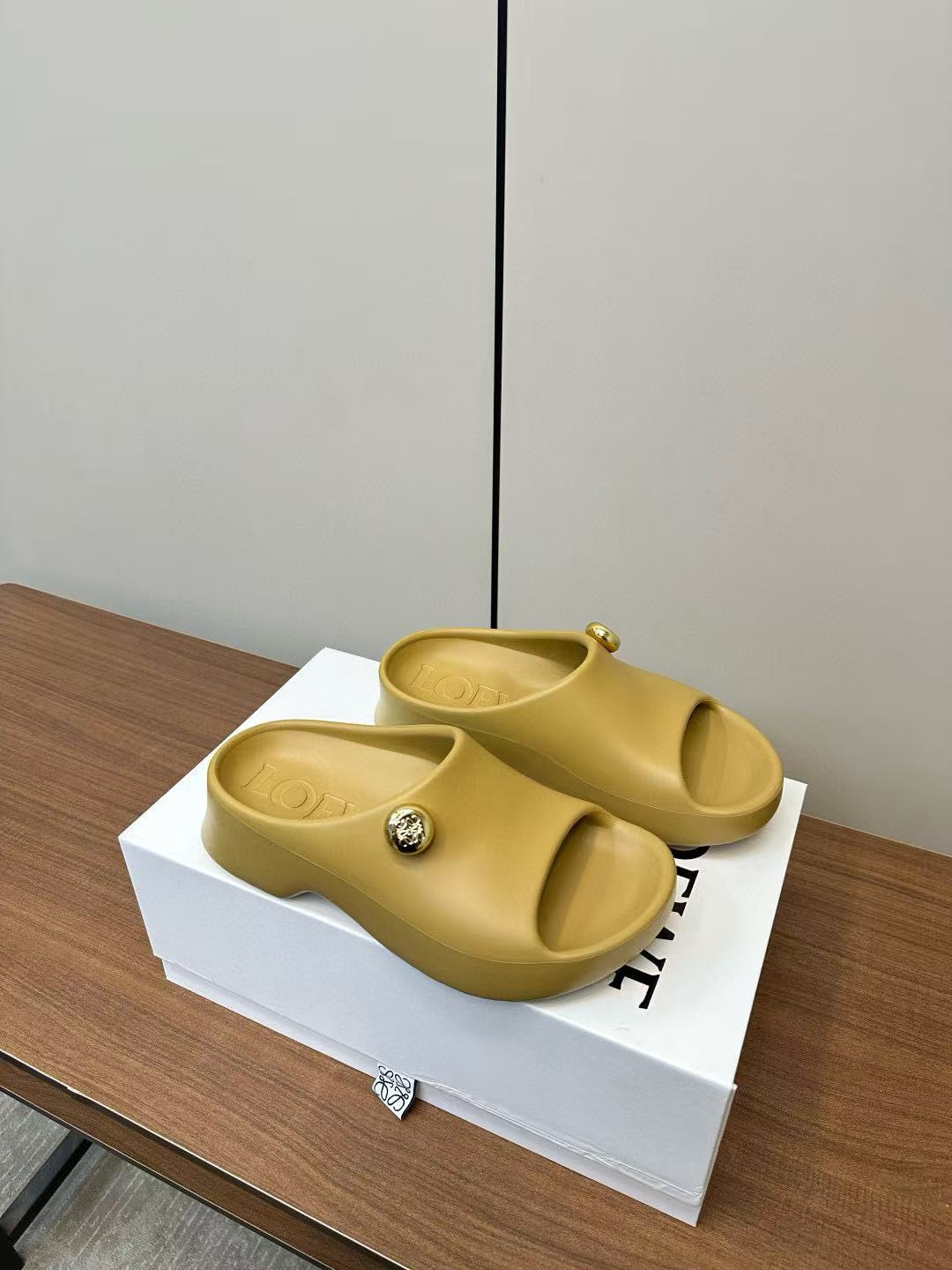 L0WEWの高品質ビーチスリッパ【50％割引+送料無料】