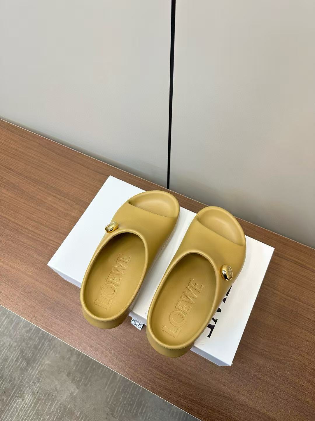 L0WEWの高品質ビーチスリッパ【50％割引+送料無料】