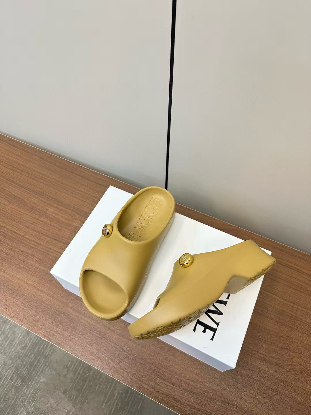 L0WEWの高品質ビーチスリッパ【50％割引+送料無料】