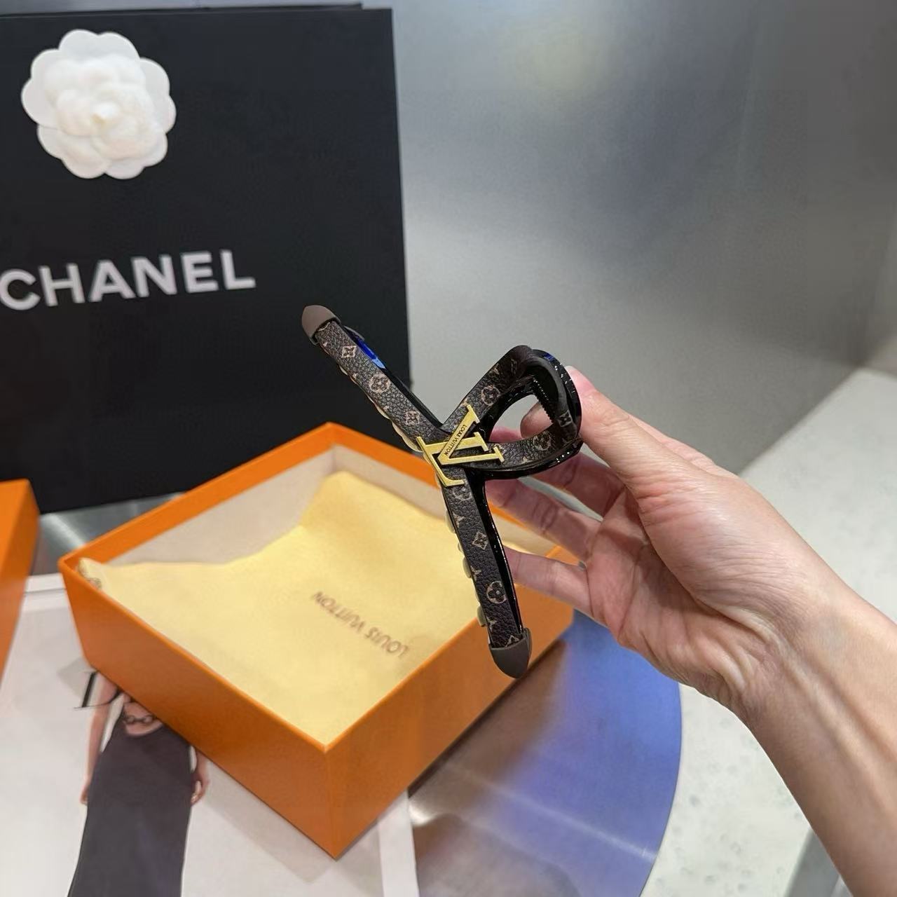 LVオールドフラワーヘアピン【50％割引+送料無料】