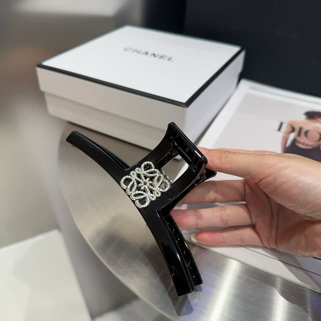 L0WEW ダイヤモンドロゴヘアピン【50％割引+送料無料】