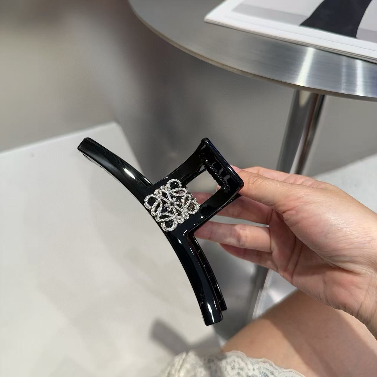 L0WEW ダイヤモンドロゴヘアピン【50％割引+送料無料】