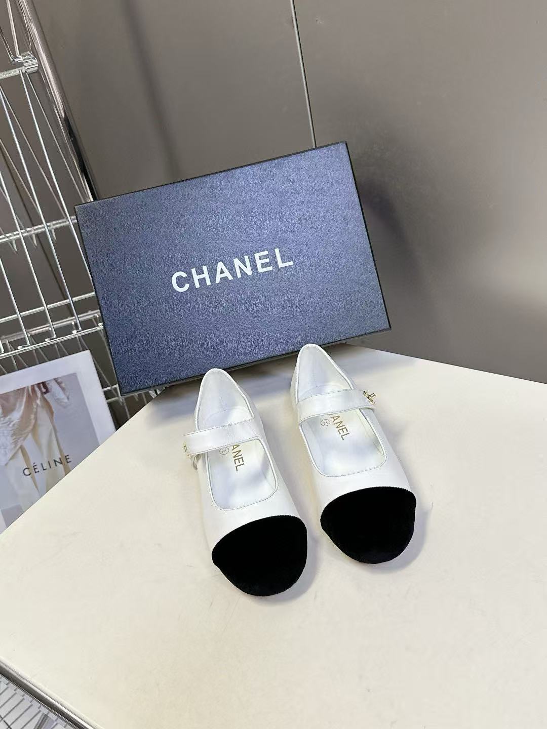 CHANE1 高品質の黒と白のシープスキンダンスシューズ【50％割引+送料無料】