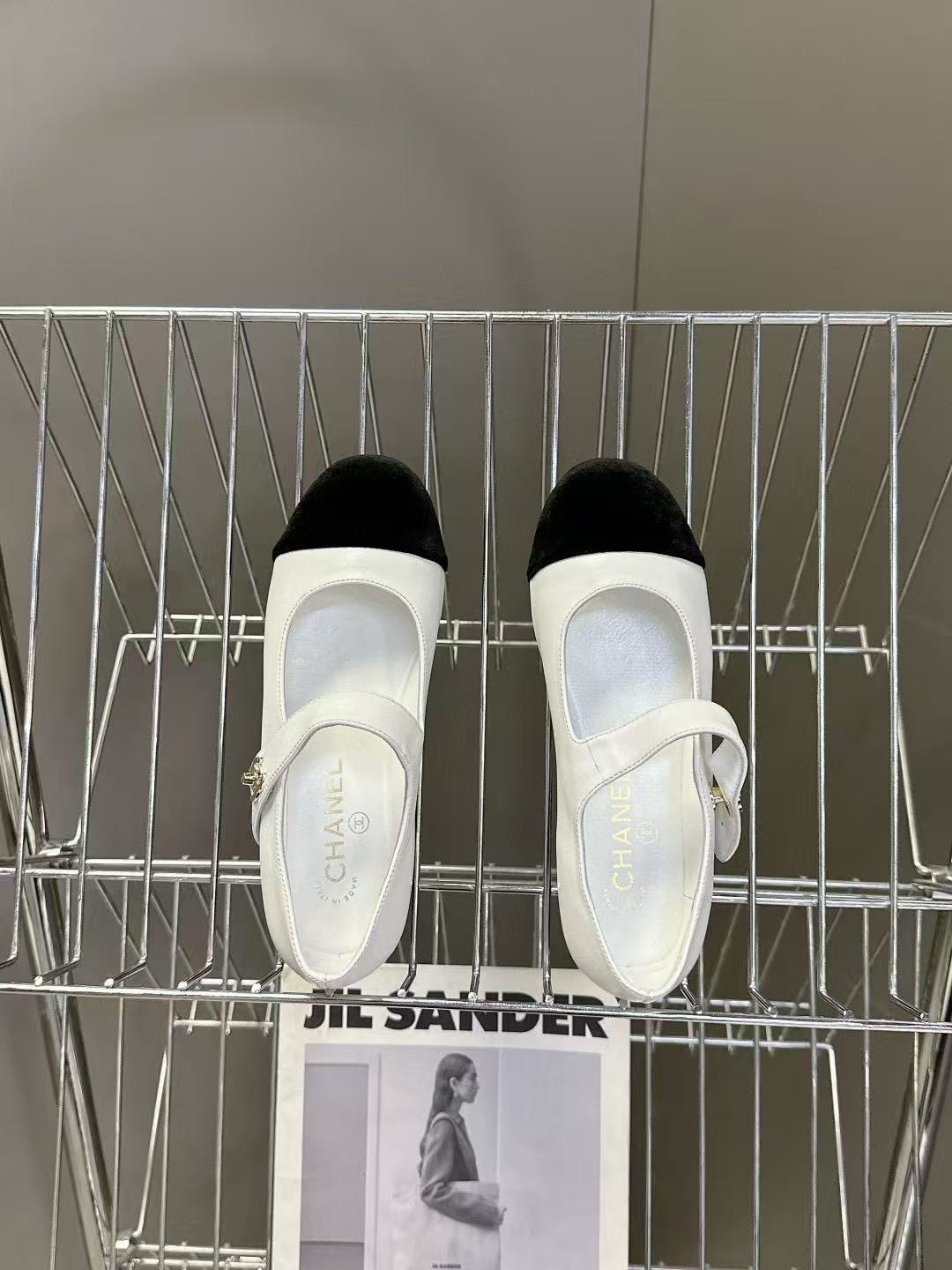 CHANE1 高品質の黒と白のシープスキンダンスシューズ【50％割引+送料無料】