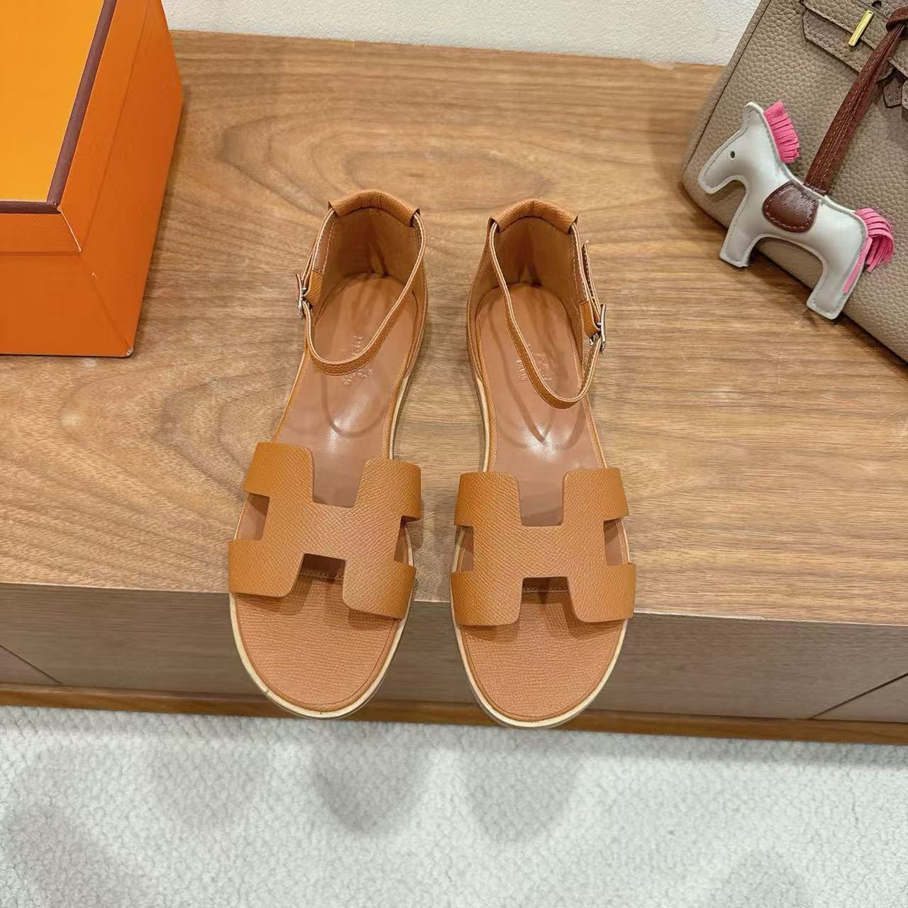 HERME5 高品質レザーフラットサンダル【50％割引+送料無料】