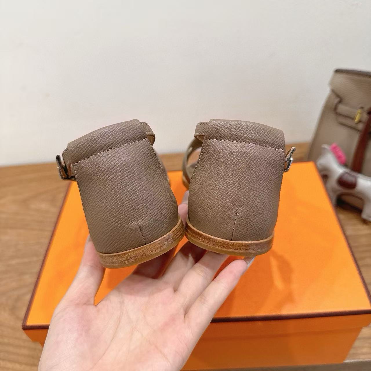 HERME5 高品質レザーフラットサンダル【50％割引+送料無料】