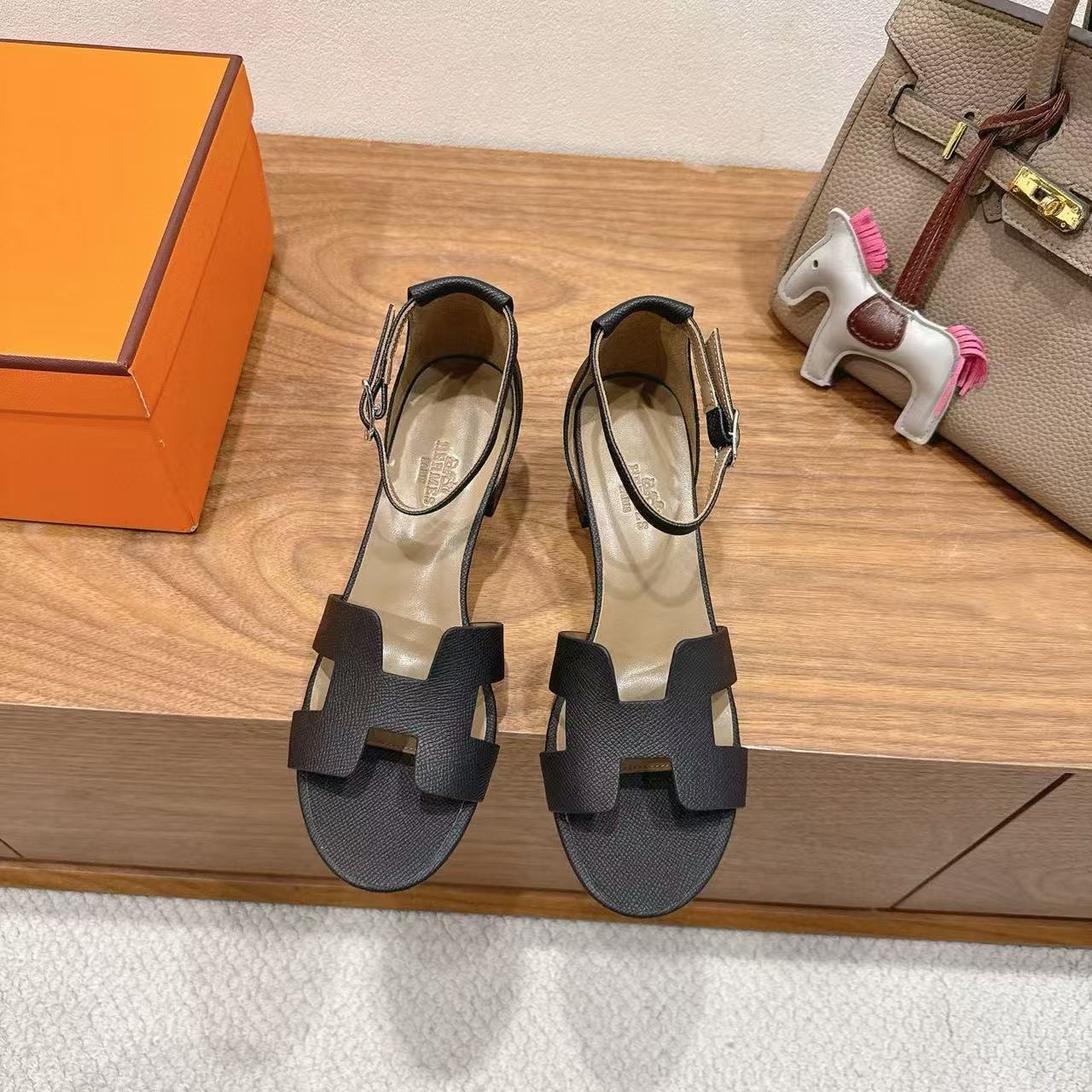 HERME5の高品質ローヒールサンダル【50％割引+送料無料】