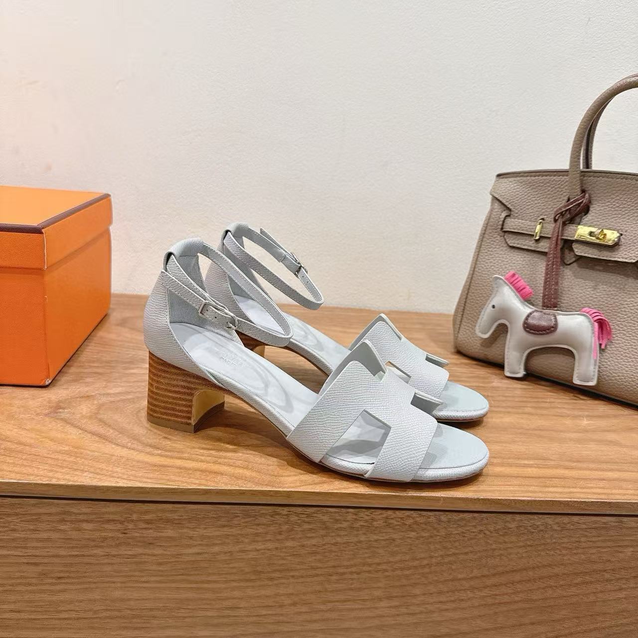 HERME5の高品質ローヒールサンダル【50％割引+送料無料】