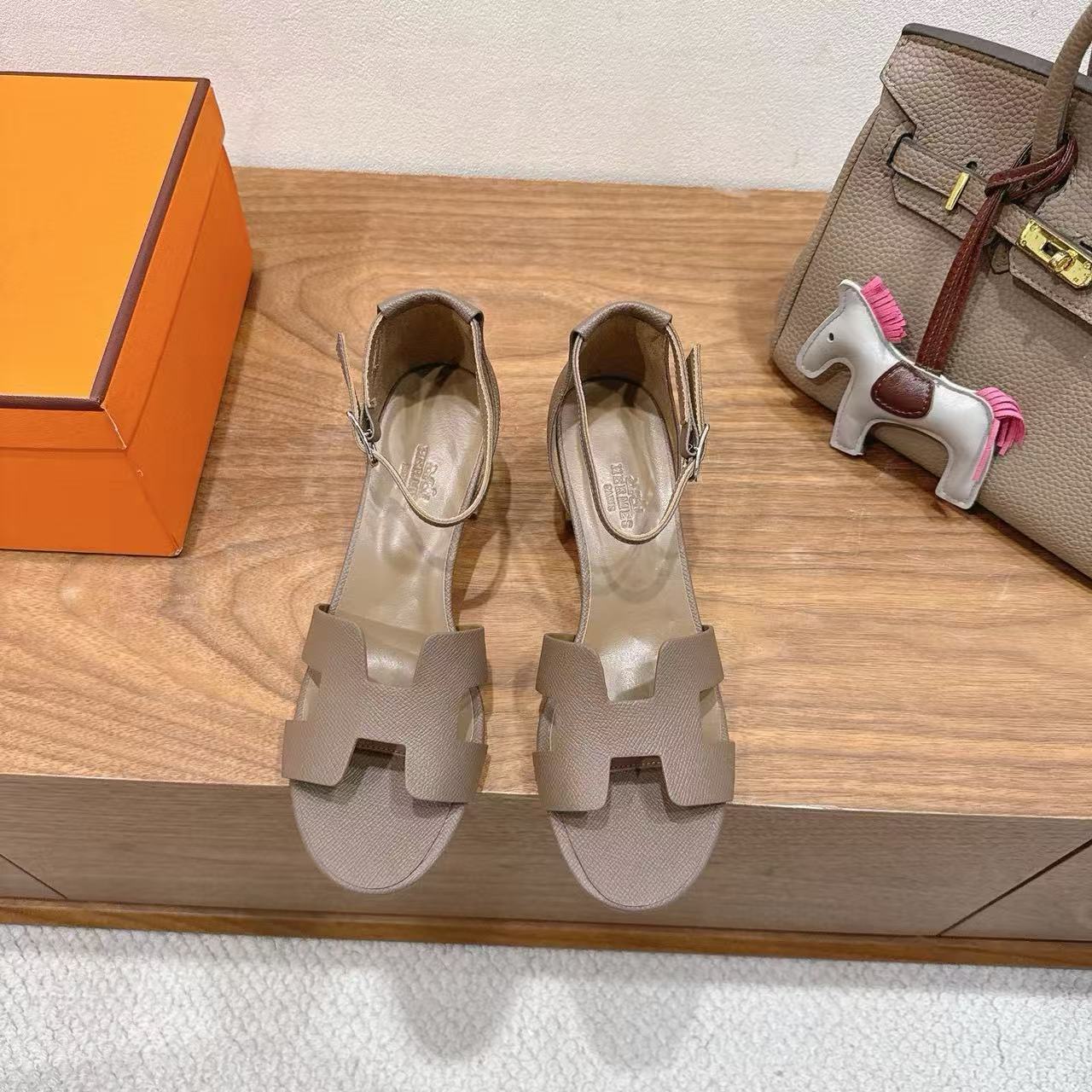 HERME5の高品質ローヒールサンダル【50％割引+送料無料】